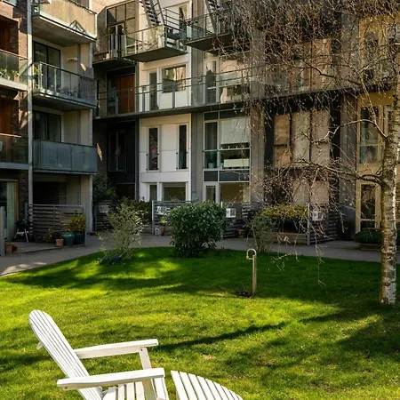Canal House With Floating Deck And Canal Access 度假居 *